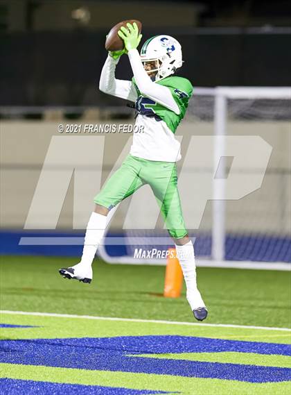Thumbnail 3 in Sumner vs. Hillsborough (FHSAA 6A Regional Semifinal) photogallery.