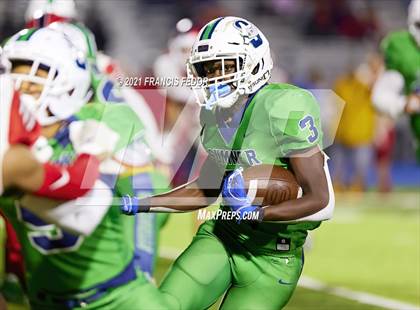 Thumbnail 3 in Sumner vs. Hillsborough (FHSAA 6A Regional Semifinal) photogallery.