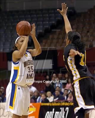 Thumbnail 2 in Bishop Amat vs. Bishop Montgomery (SoCal D3 Final) photogallery.
