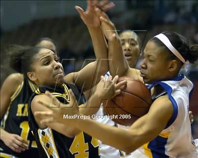 Thumbnail 3 in Bishop Amat vs. Bishop Montgomery (SoCal D3 Final) photogallery.
