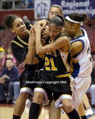 Thumbnail 3 in Bishop Amat vs. Bishop Montgomery (SoCal D3 Final) photogallery.