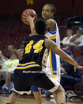 Thumbnail 2 in Bishop Amat vs. Bishop Montgomery (SoCal D3 Final) photogallery.