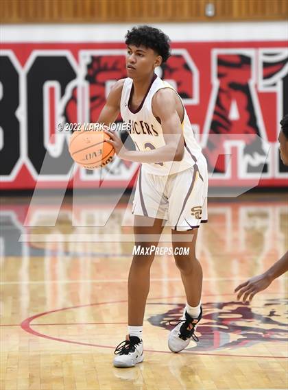 Thumbnail 1 in Salpointe Catholic vs. Maricopa (Phoenix Union High Classic) photogallery.