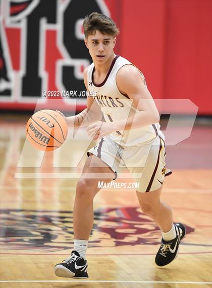 Thumbnail 1 in Salpointe Catholic vs. Maricopa (Phoenix Union High Classic) photogallery.