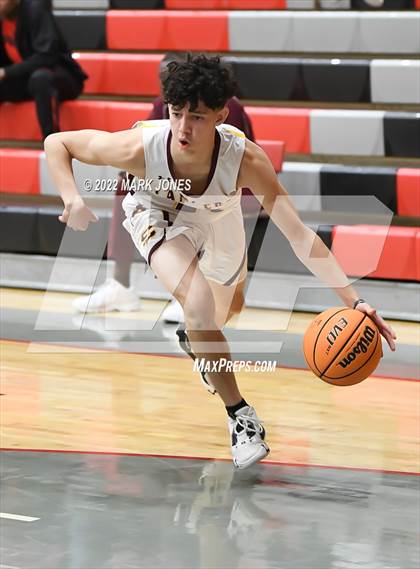 Thumbnail 1 in Salpointe Catholic vs. Maricopa (Phoenix Union High Classic) photogallery.