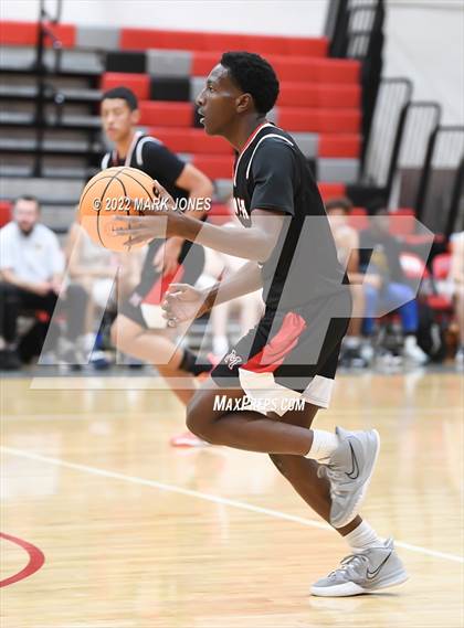 Thumbnail 2 in Salpointe Catholic vs. Maricopa (Phoenix Union High Classic) photogallery.