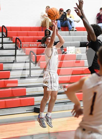 Thumbnail 1 in Salpointe Catholic vs. Maricopa (Phoenix Union High Classic) photogallery.