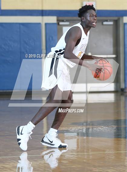 Thumbnail 3 in Georgetown Prep vs Goose Creek (Rotary Roundball Classic)  photogallery.