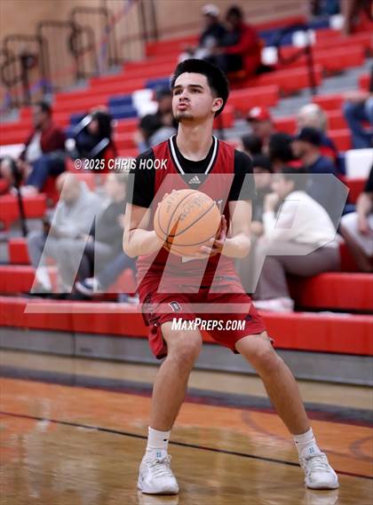 Thumbnail 3 in Dysart vs Sahuaro (AIA 4A Quarterfinals) photogallery.
