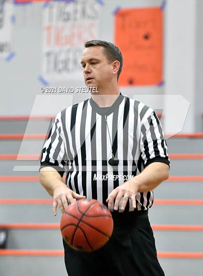 Thumbnail 2 in Enochs vs. Gunderson (Tiger Classic) photogallery.