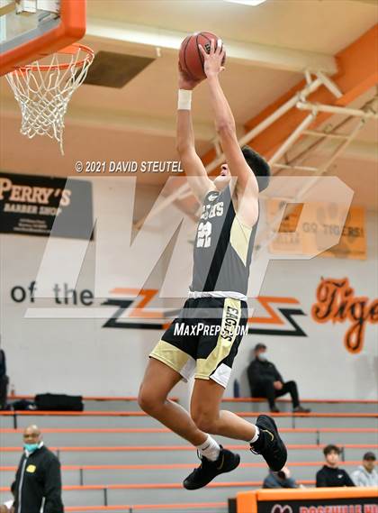 Thumbnail 2 in Enochs vs. Gunderson (Tiger Classic) photogallery.