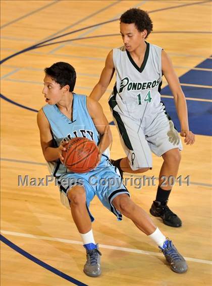 Thumbnail 1 in Ponderosa vs. Santa Ana Valley (MaxPreps Holiday Classic) photogallery.