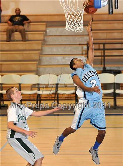 Thumbnail 2 in Ponderosa vs. Santa Ana Valley (MaxPreps Holiday Classic) photogallery.