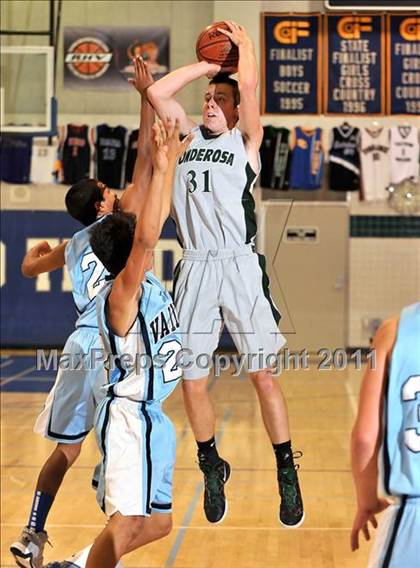 Thumbnail 3 in Ponderosa vs. Santa Ana Valley (MaxPreps Holiday Classic) photogallery.