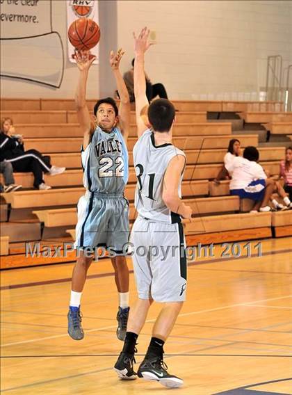 Thumbnail 2 in Ponderosa vs. Santa Ana Valley (MaxPreps Holiday Classic) photogallery.