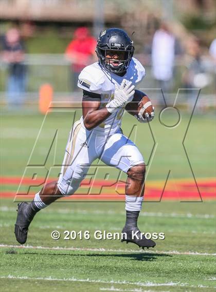 Thumbnail 3 in Paramus Catholic @ Bergen Catholic photogallery.