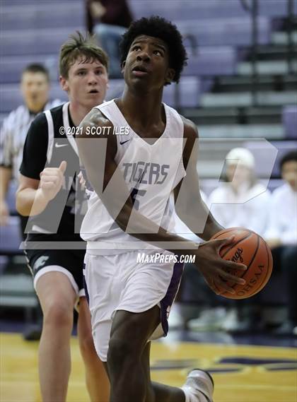 Thumbnail 2 in Pickerington North vs Pickerington Central photogallery.
