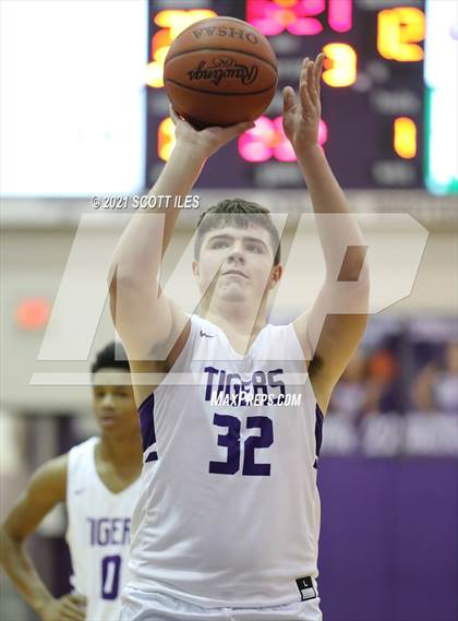 Thumbnail 3 in Pickerington North vs Pickerington Central photogallery.