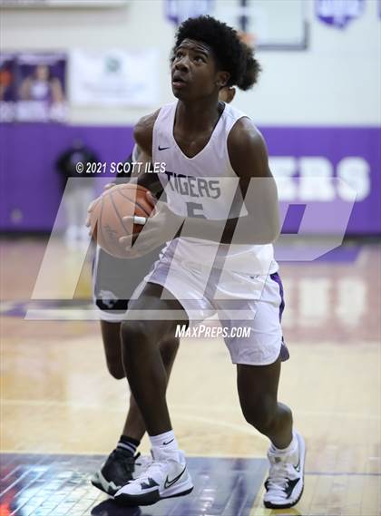 Thumbnail 2 in Pickerington North vs Pickerington Central photogallery.