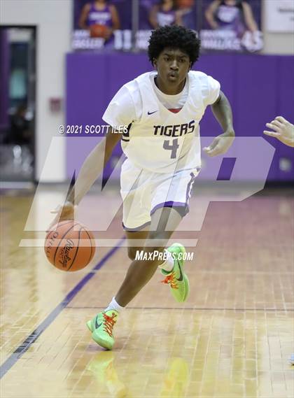 Thumbnail 2 in Pickerington North vs Pickerington Central photogallery.