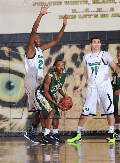 Thumbnail 1 in Aurora Central vs. Overland photogallery.
