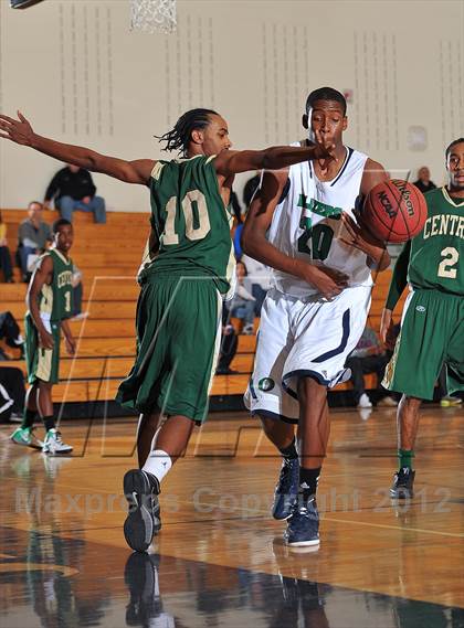 Thumbnail 3 in Aurora Central vs. Overland photogallery.