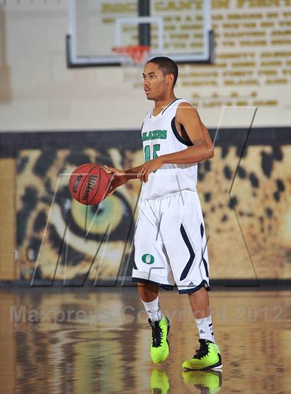 Thumbnail 3 in Aurora Central vs. Overland photogallery.