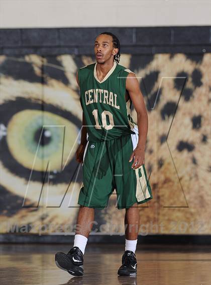 Thumbnail 2 in Aurora Central vs. Overland photogallery.