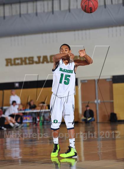 Thumbnail 3 in Aurora Central vs. Overland photogallery.