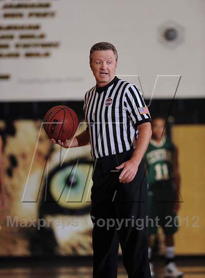 Thumbnail 3 in Aurora Central vs. Overland photogallery.