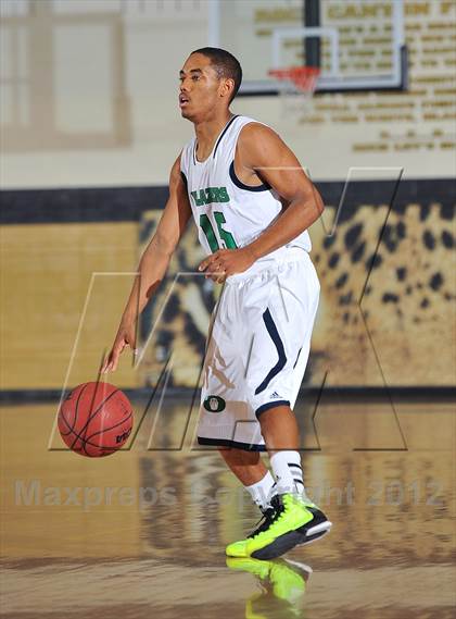 Thumbnail 1 in Aurora Central vs. Overland photogallery.