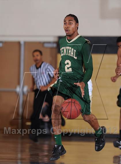 Thumbnail 1 in Aurora Central vs. Overland photogallery.