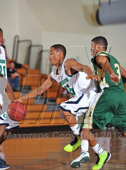Thumbnail 3 in Aurora Central vs. Overland photogallery.