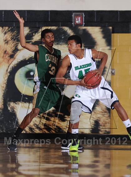Thumbnail 1 in Aurora Central vs. Overland photogallery.
