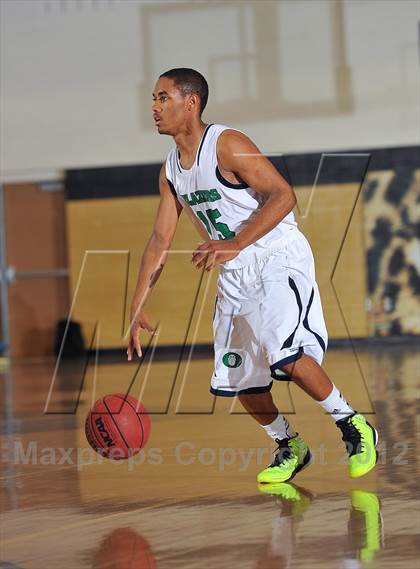 Thumbnail 3 in Aurora Central vs. Overland photogallery.