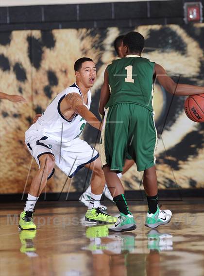 Thumbnail 3 in Aurora Central vs. Overland photogallery.