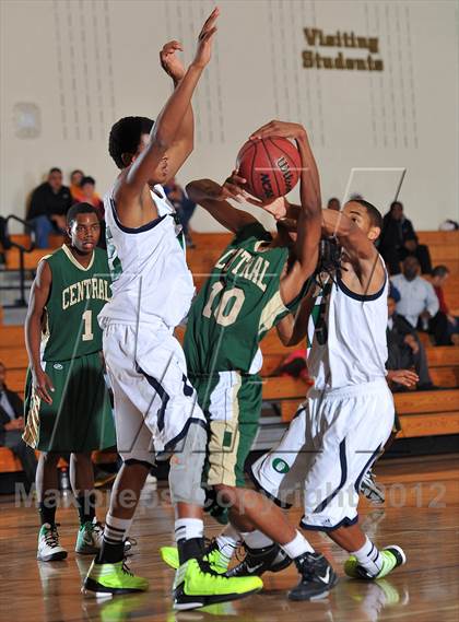 Thumbnail 2 in Aurora Central vs. Overland photogallery.