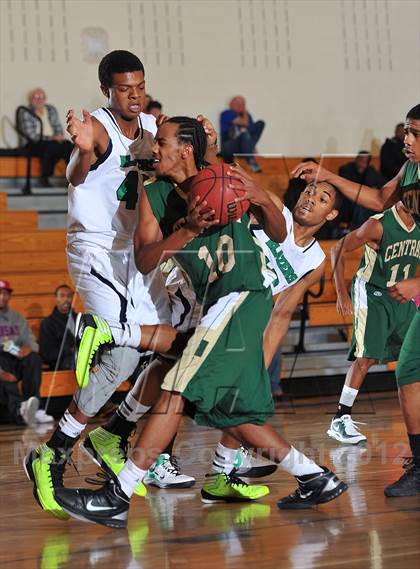 Thumbnail 3 in Aurora Central vs. Overland photogallery.