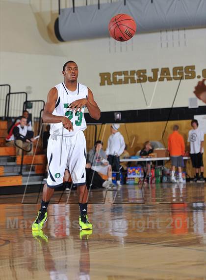 Thumbnail 1 in Aurora Central vs. Overland photogallery.