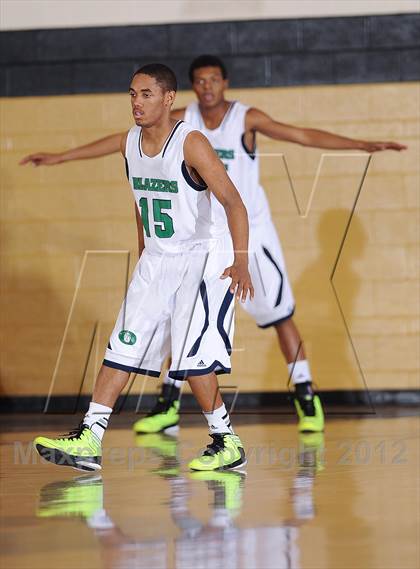 Thumbnail 3 in Aurora Central vs. Overland photogallery.