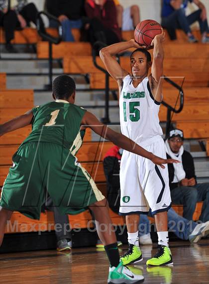 Thumbnail 3 in Aurora Central vs. Overland photogallery.