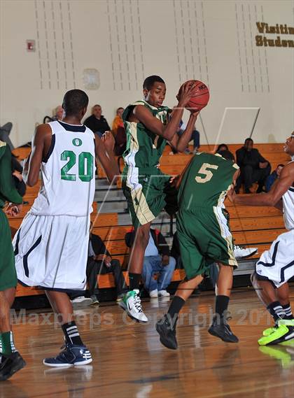 Thumbnail 1 in Aurora Central vs. Overland photogallery.