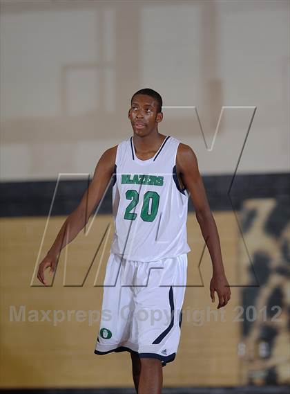 Thumbnail 3 in Aurora Central vs. Overland photogallery.