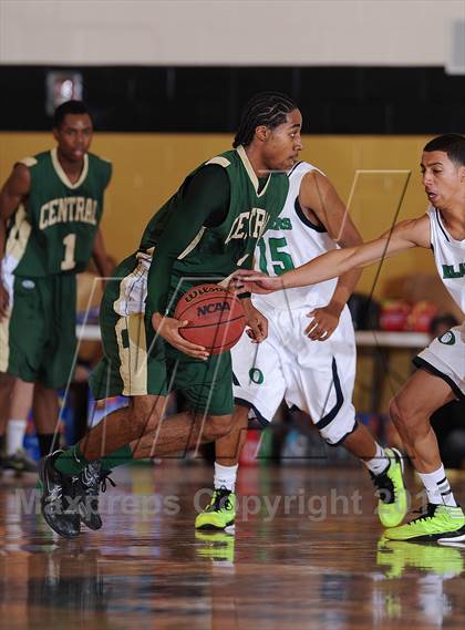 Thumbnail 3 in Aurora Central vs. Overland photogallery.