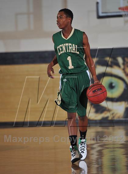Thumbnail 1 in Aurora Central vs. Overland photogallery.