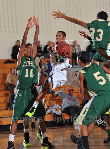 Thumbnail 2 in Aurora Central vs. Overland photogallery.