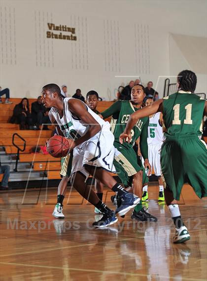 Thumbnail 2 in Aurora Central vs. Overland photogallery.