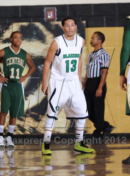 Thumbnail 2 in Aurora Central vs. Overland photogallery.