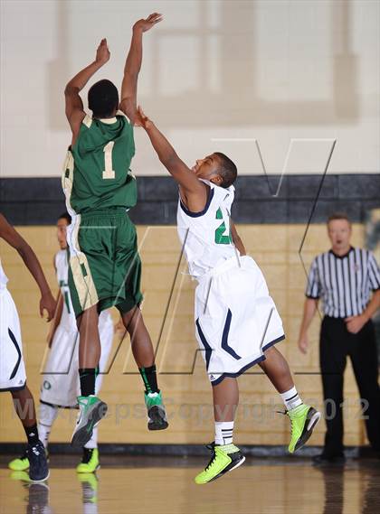 Thumbnail 3 in Aurora Central vs. Overland photogallery.