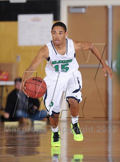 Thumbnail 2 in Aurora Central vs. Overland photogallery.